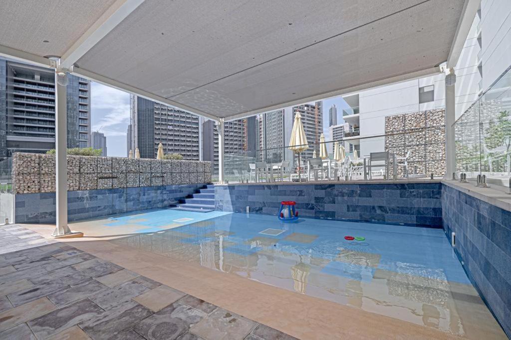 Alluring 1 Bd Apartment In Business Bay With Burj Khalifa View Dubai Exteriör bild