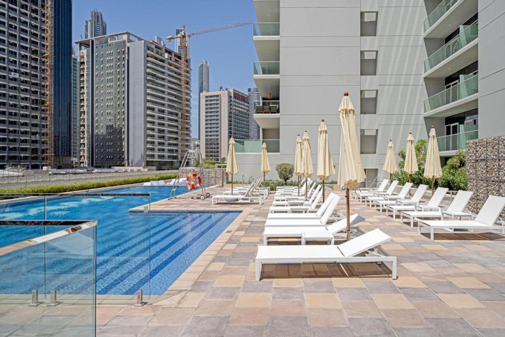 Alluring 1 Bd Apartment In Business Bay With Burj Khalifa View Dubai Exteriör bild